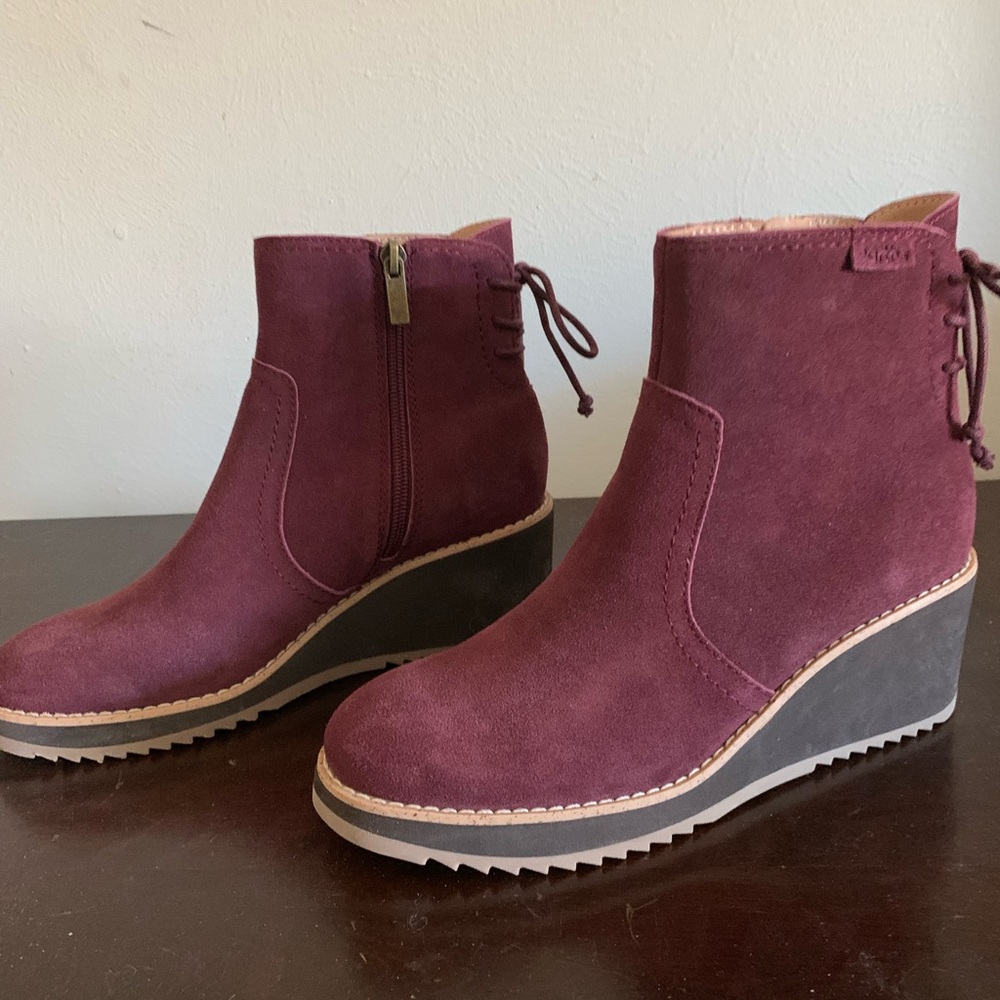 EARTH boots